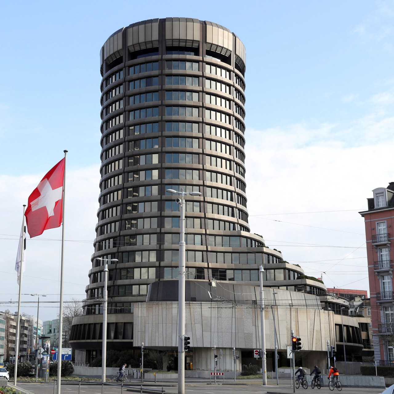 BIS Warns $1 Trillion AI Investment Boom Risks Dotcom-Scale Crash